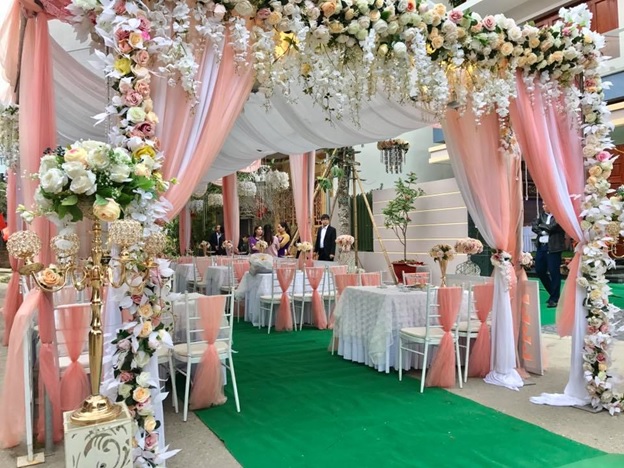 Tiệc Tại Gia