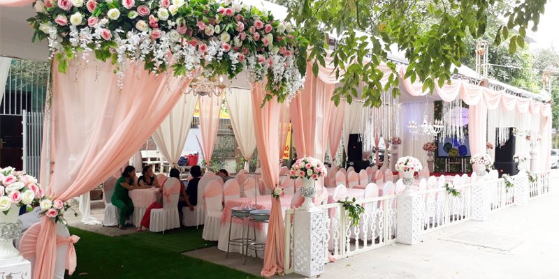 Tiệc Tại Gia