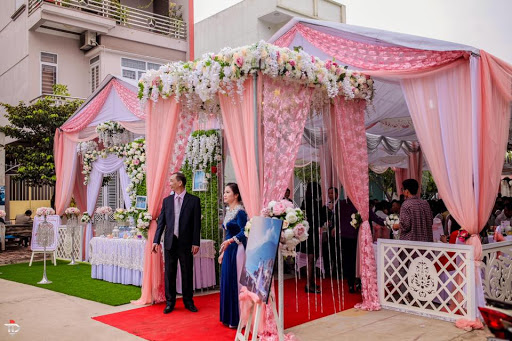 Tiệc Tại Gia