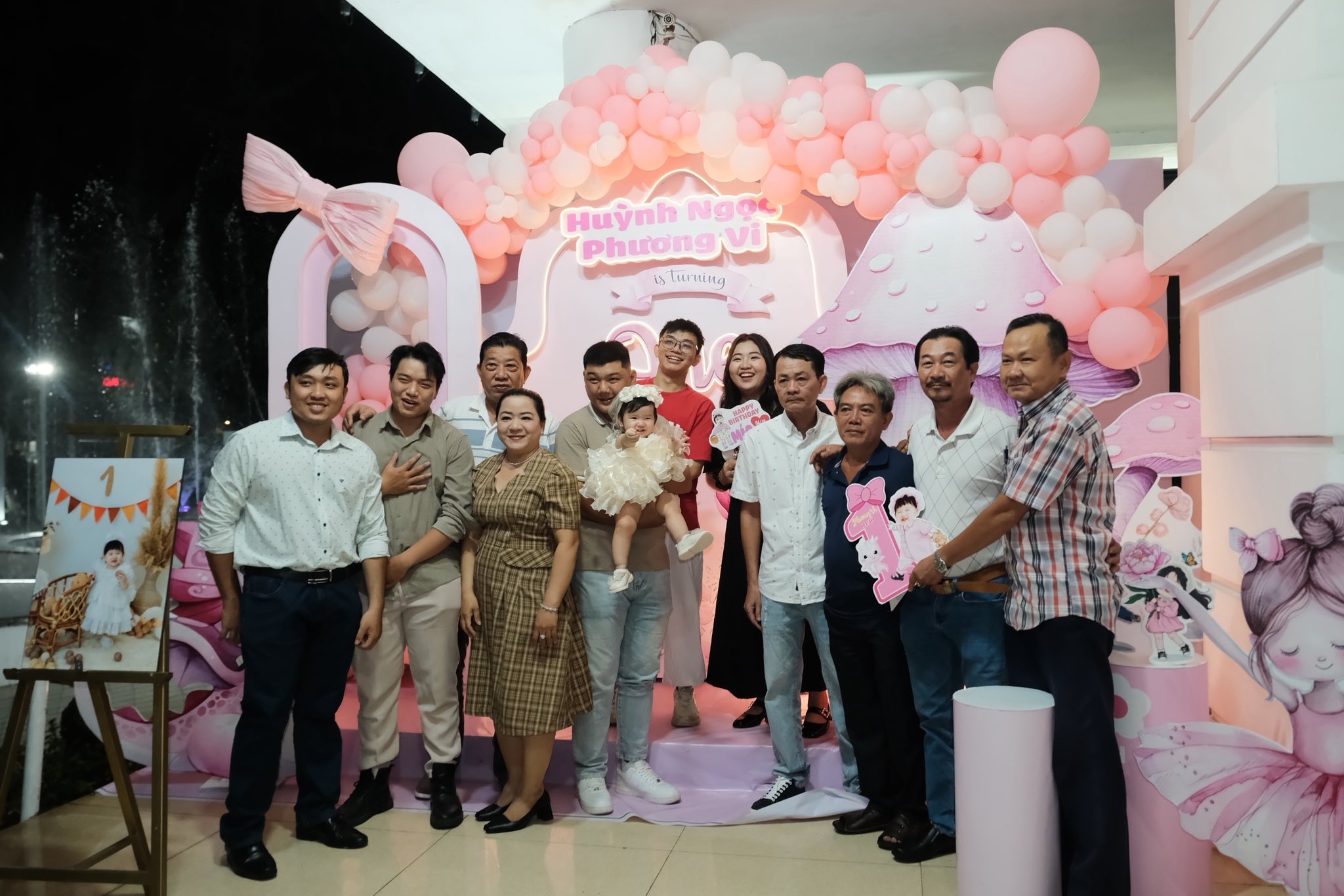 gia đình bé phương vi