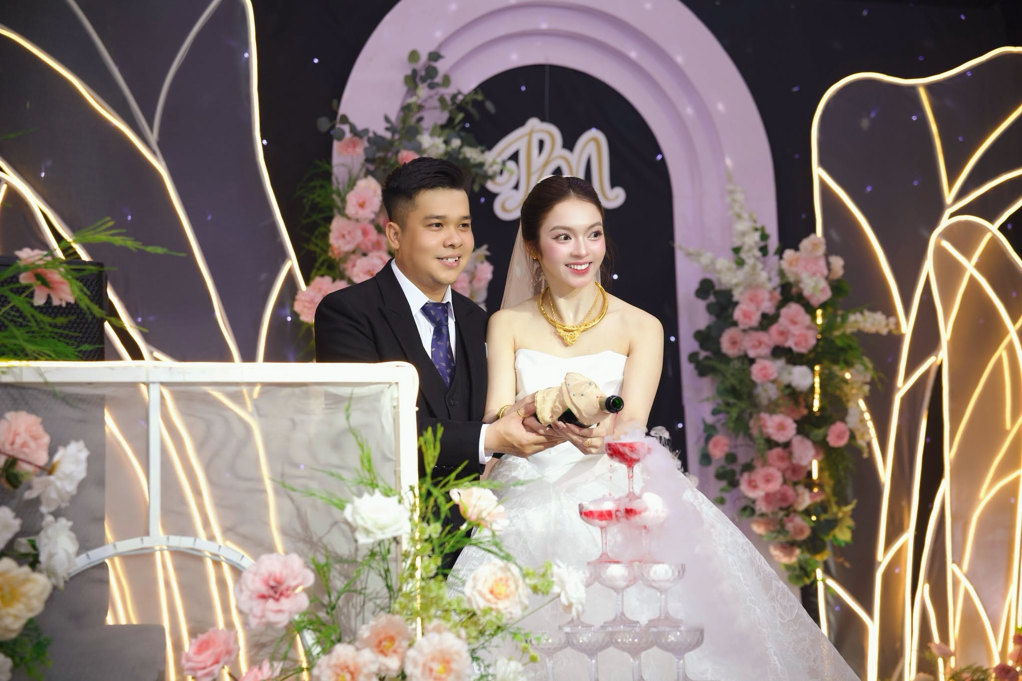 nghi thức rót rượu uyên ương tại sun palace