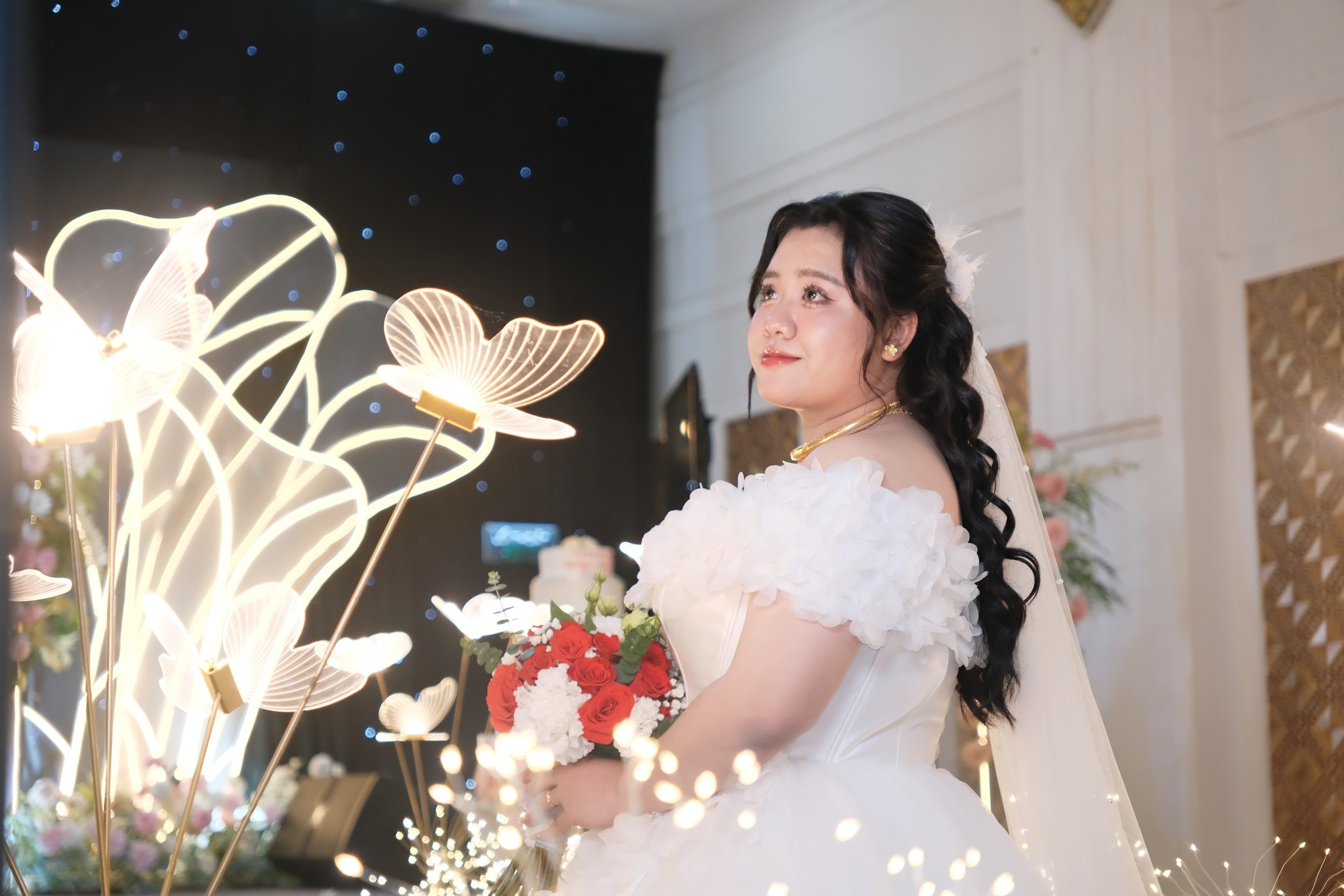 khoảnh khắc lộng lẫy của cô dâu ánh ngọc