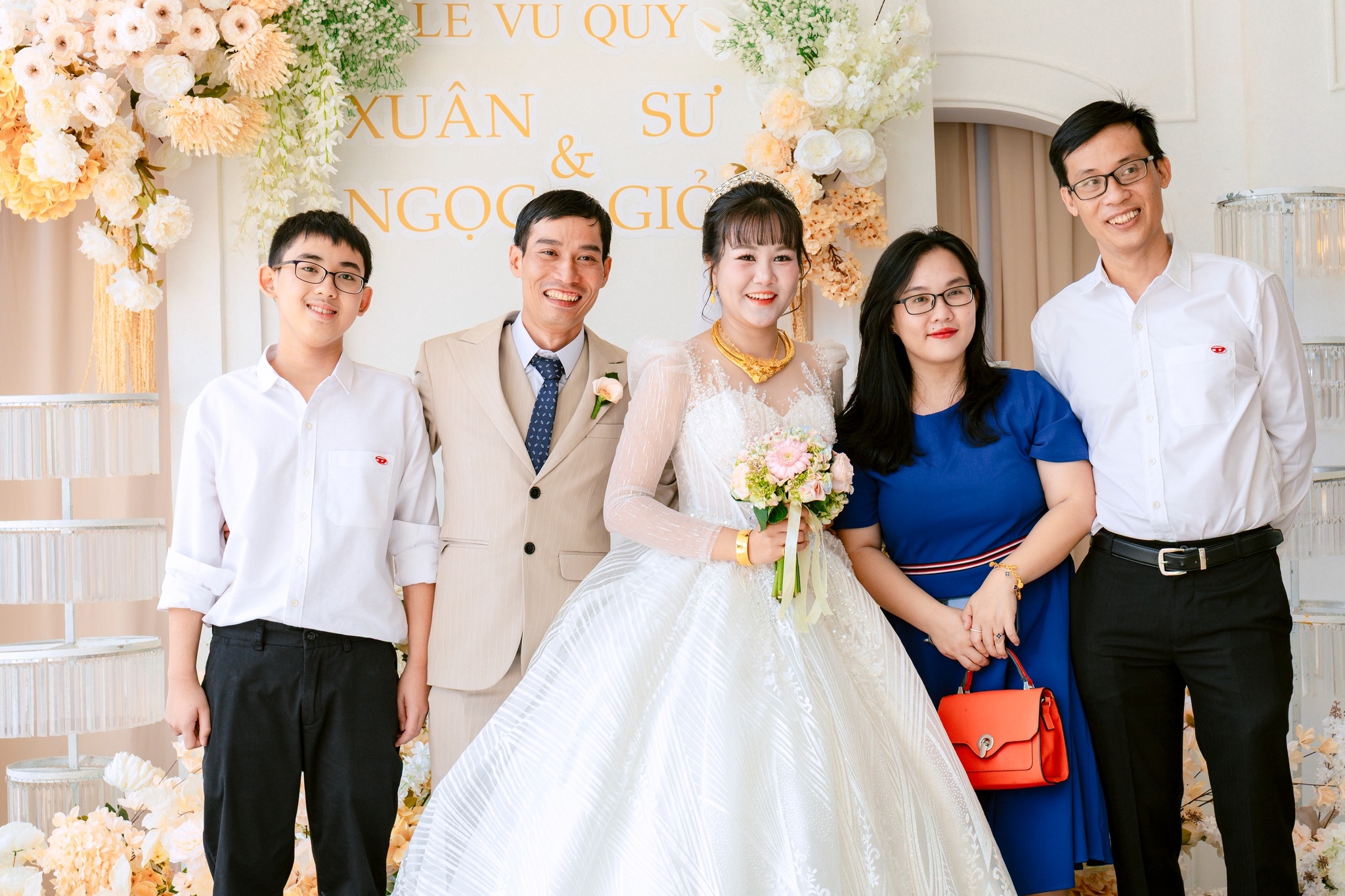 BẢN GIAO HƯỞNG CỦA SỰ THẤU CẢM: TỪ RUNG ĐỘNG ĐẾN CHUNG ĐÔI