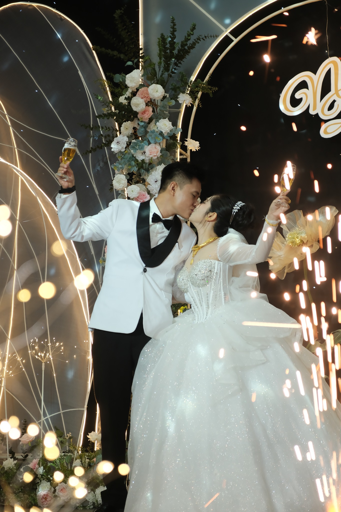 cô dâu chú rể giao bôi tại sun palace
