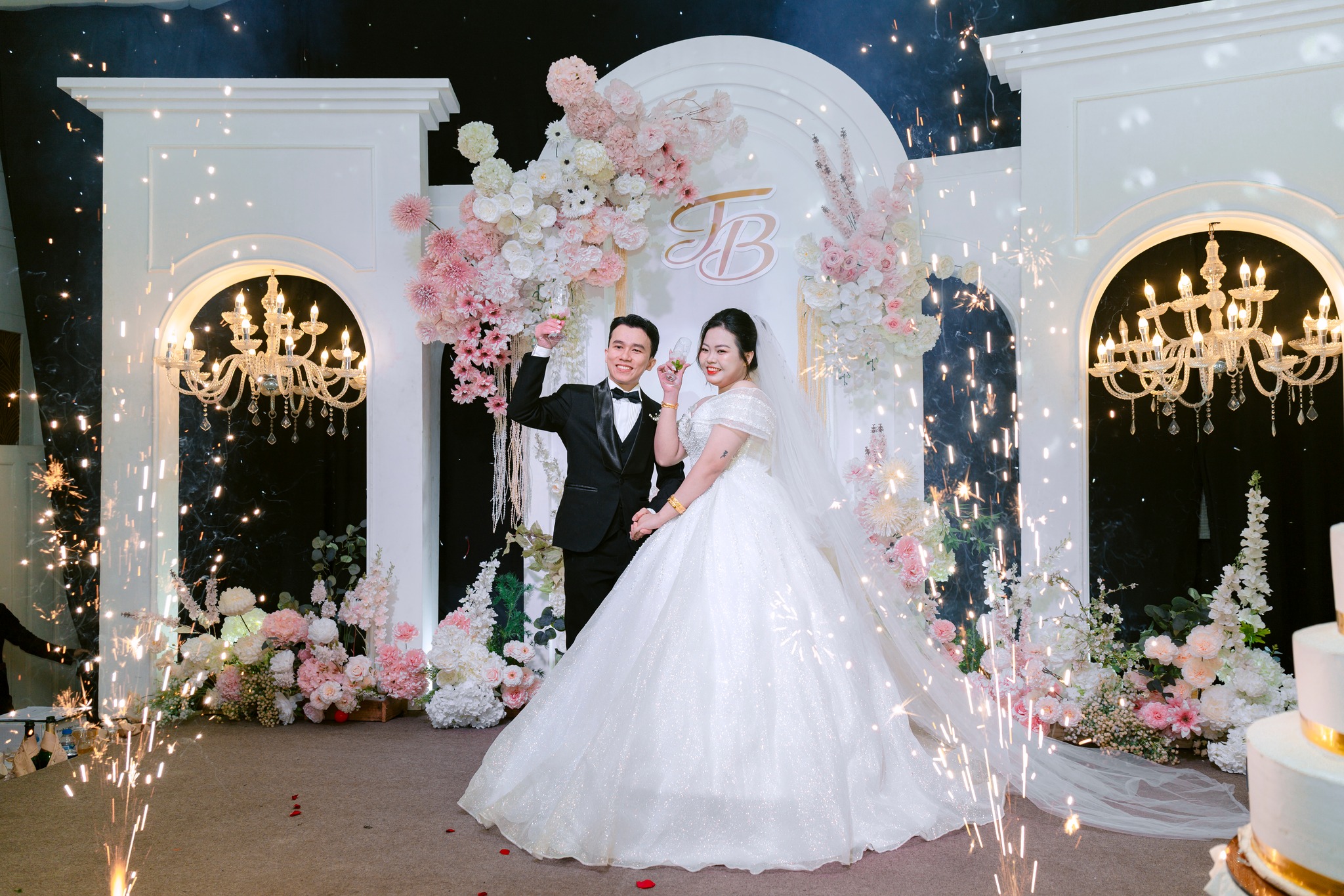 khoảnh khắc giao bôi