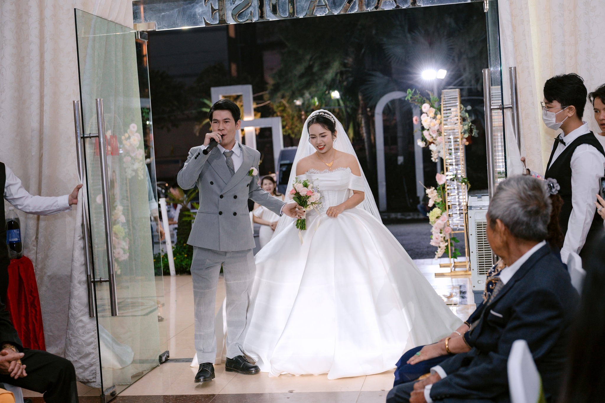 CÁI NẮM TAY ĐỊNH MỆNH – KHI HAI DÒNG ĐỜI HÒA CHUNG MỘT NHỊP YÊU THƯƠNG