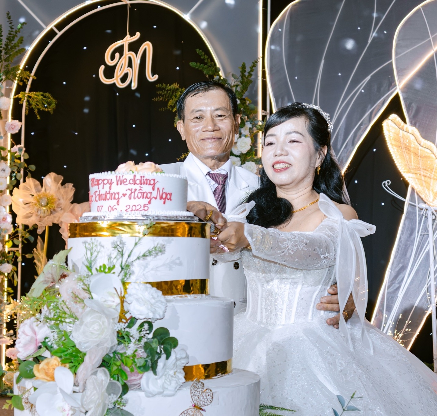 CHUNG ĐÔI HẠNH PHÚC – ƯỚC HẸN TRỌN ĐỜI