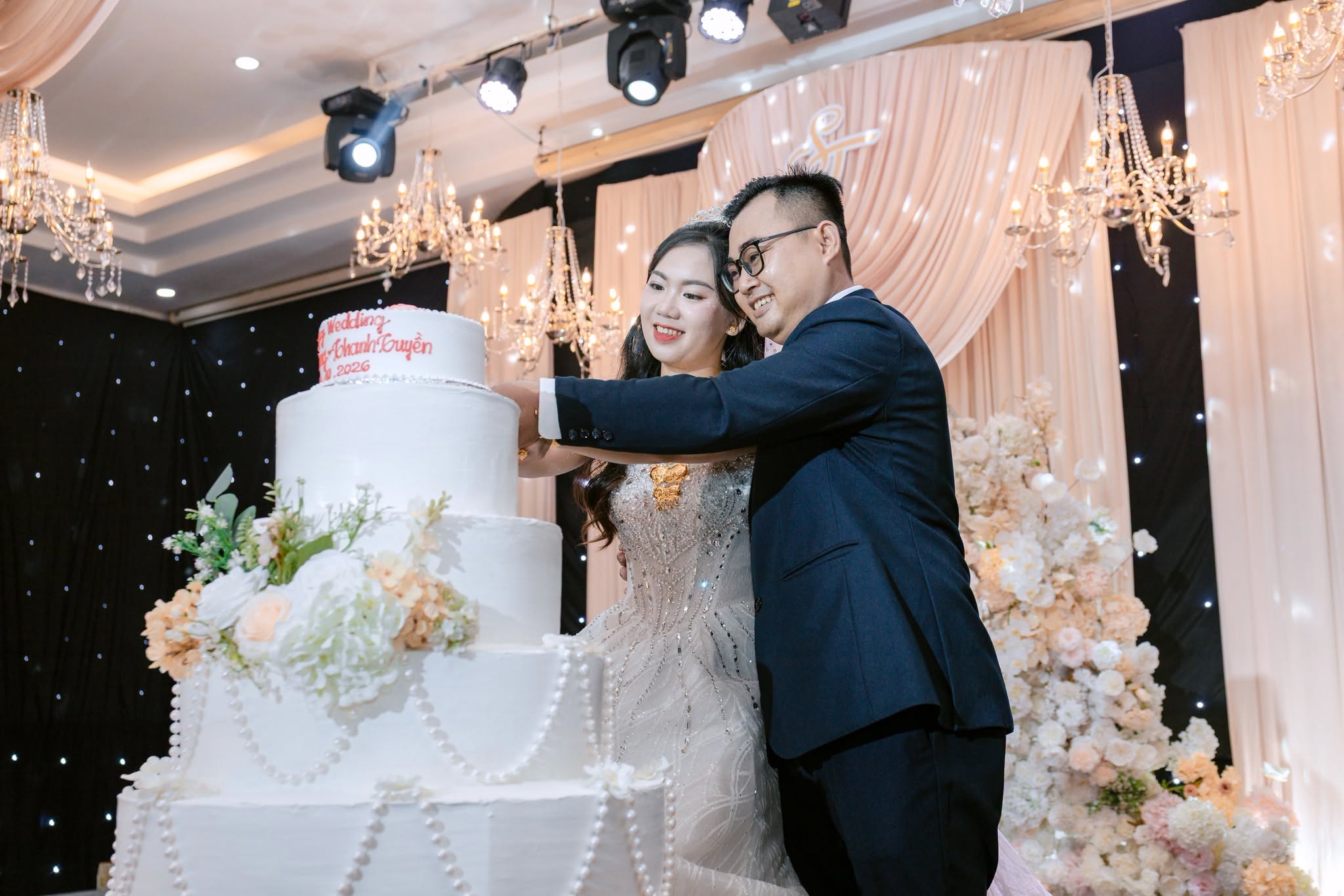 nghi thức cắt bánh tình yêu tại sun palace