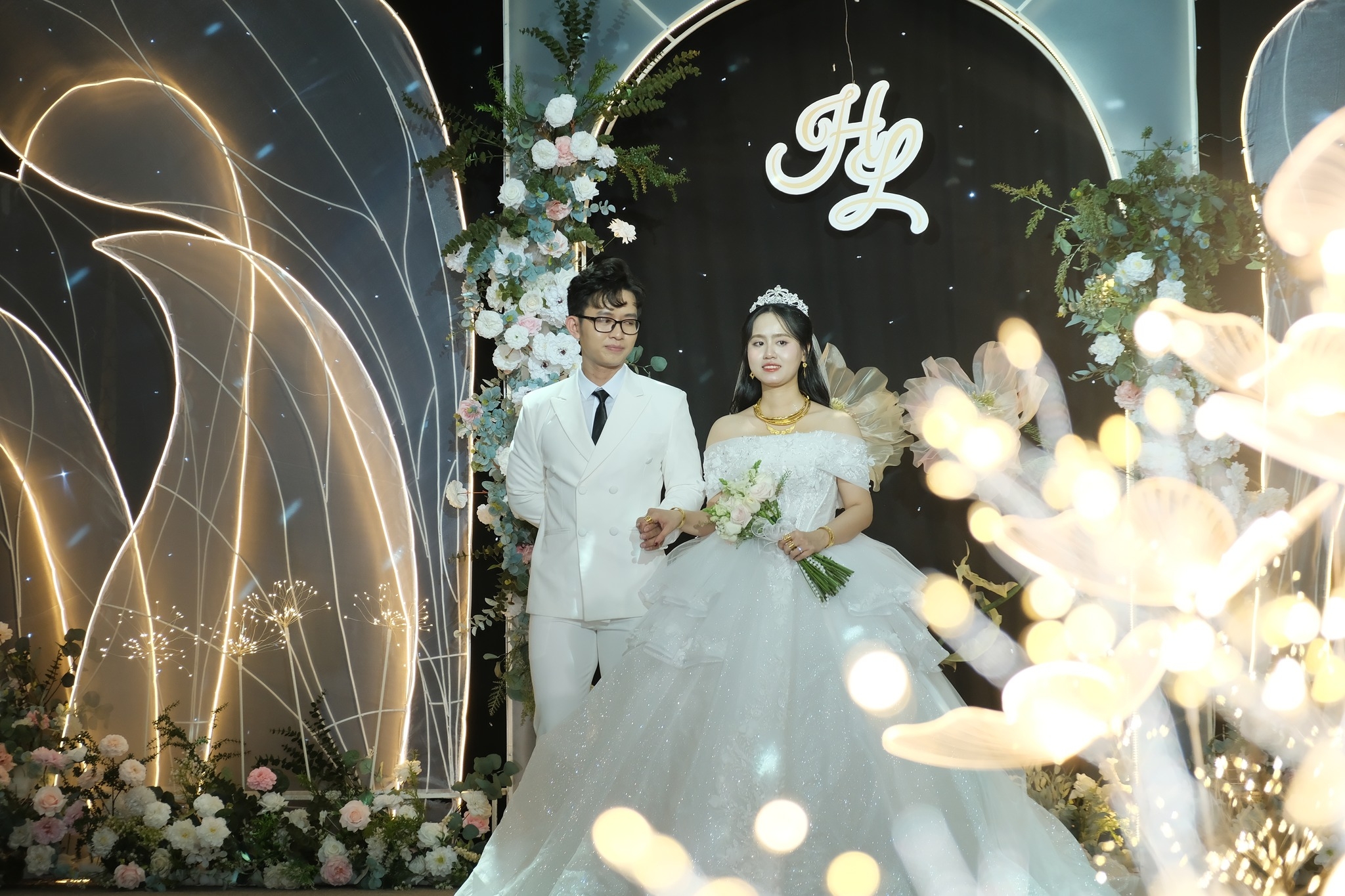 Giữa bao cuộc hội ngộ, họ chọn nhau để đi cùng qua những mùa bình yên