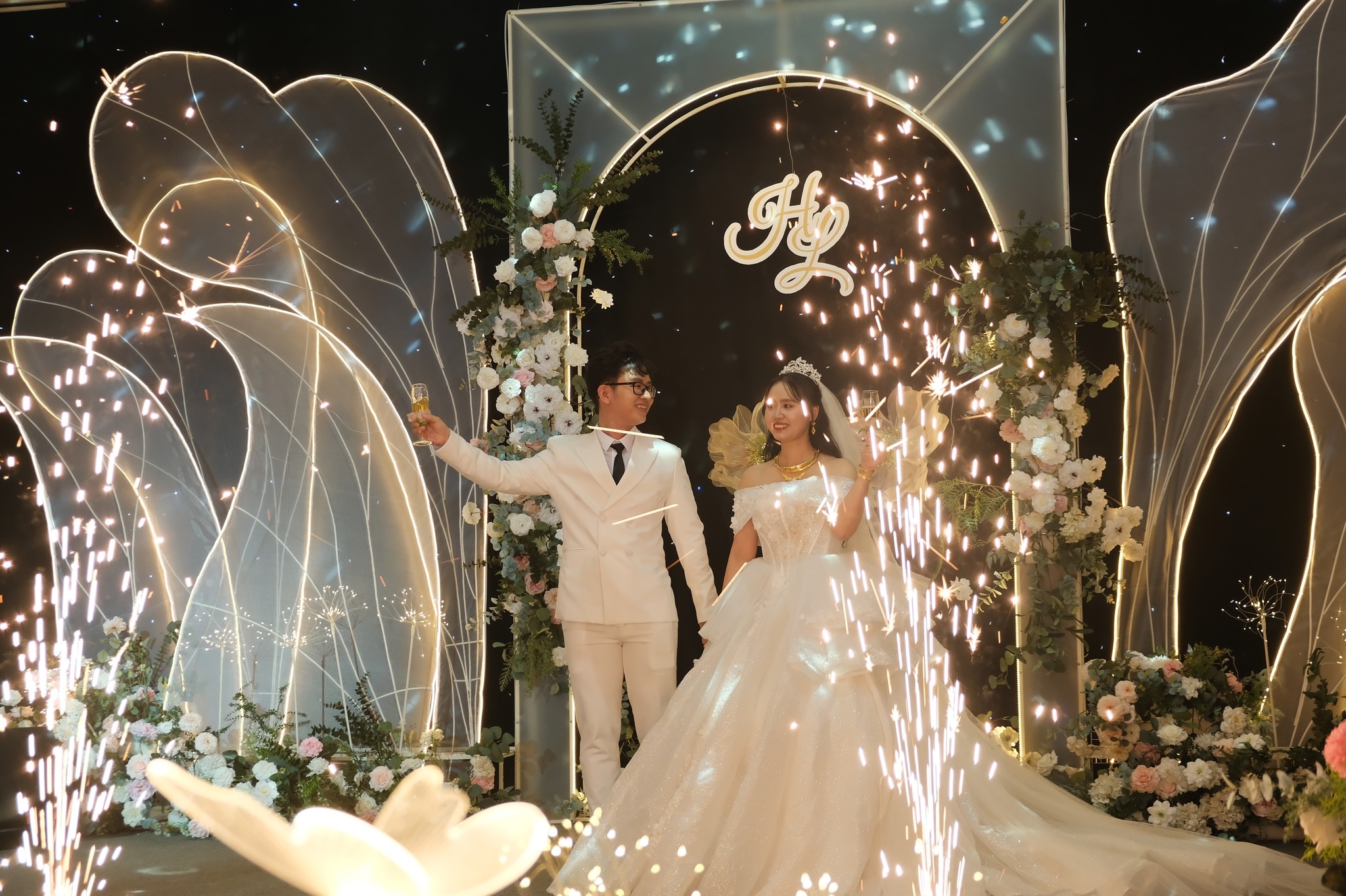 khoảnh khắc uống rượu giao bôi tại sun palace