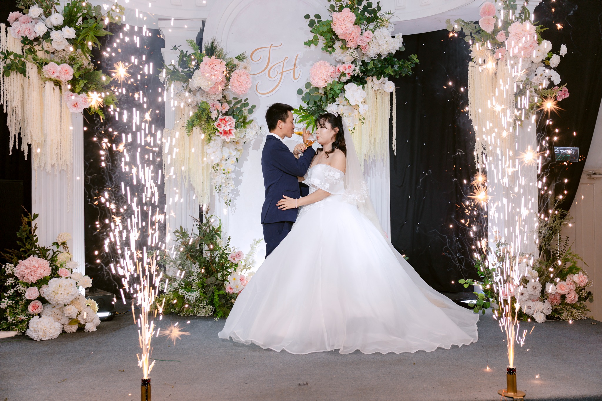 giây phút giao bôi tại sun palace