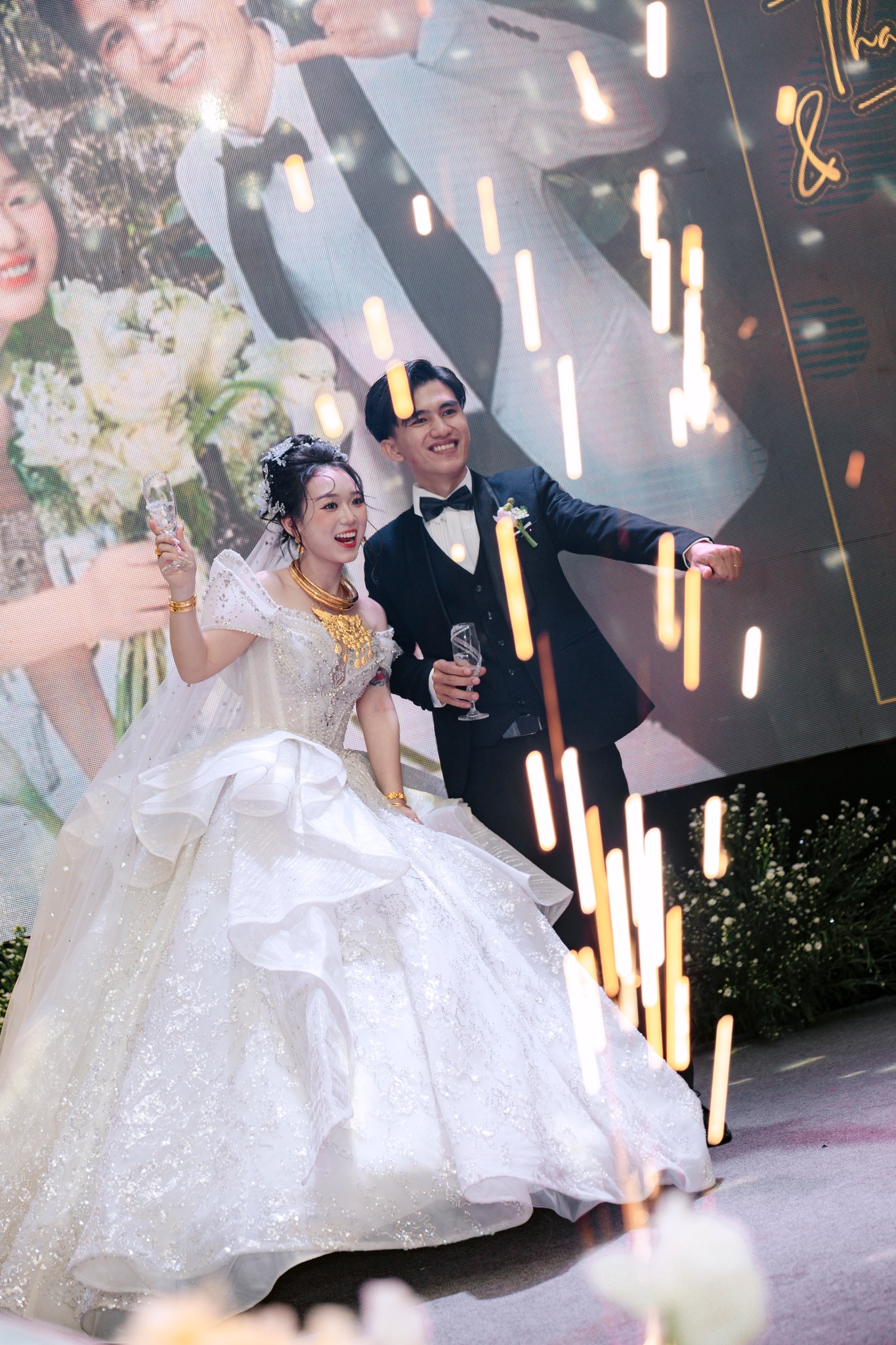 khoảnh khắc uống rượu giao bôi