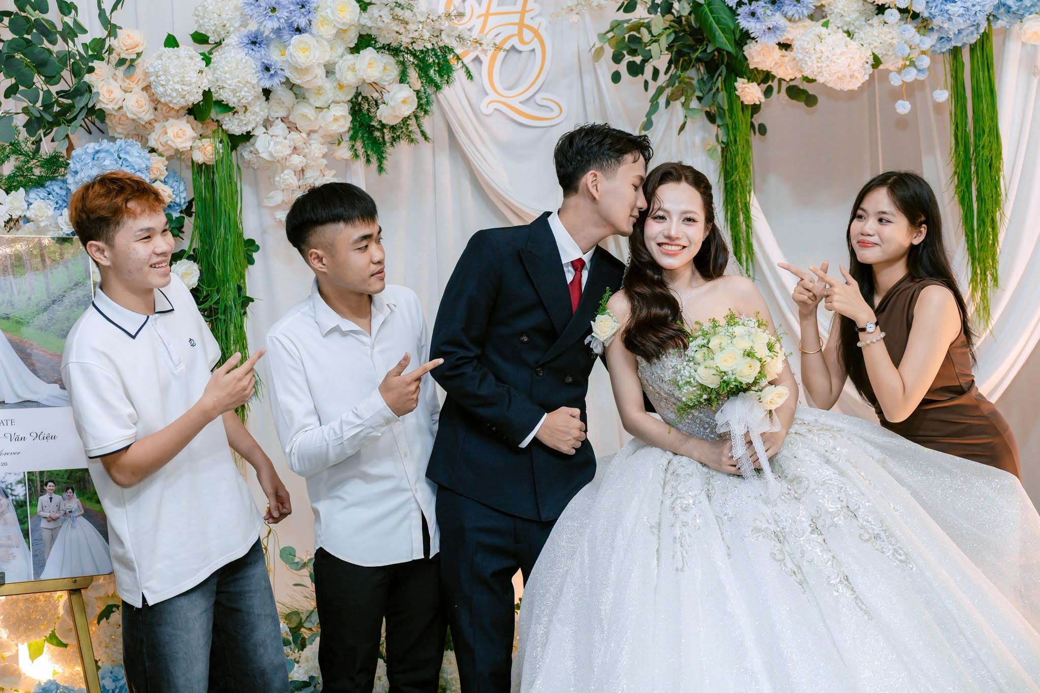 Khi Ánh Nhìn Chạm Đến Nơi Trái Tim Thuộc Về