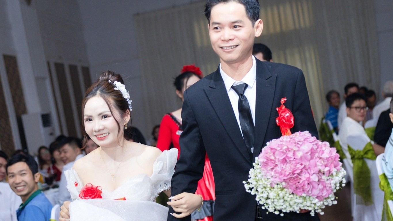 Khi Cánh Cửa Hạnh Phúc Mở Ra – Nơi Tình Yêu Được Tỏa Sáng Một Cách Dịu Dàng