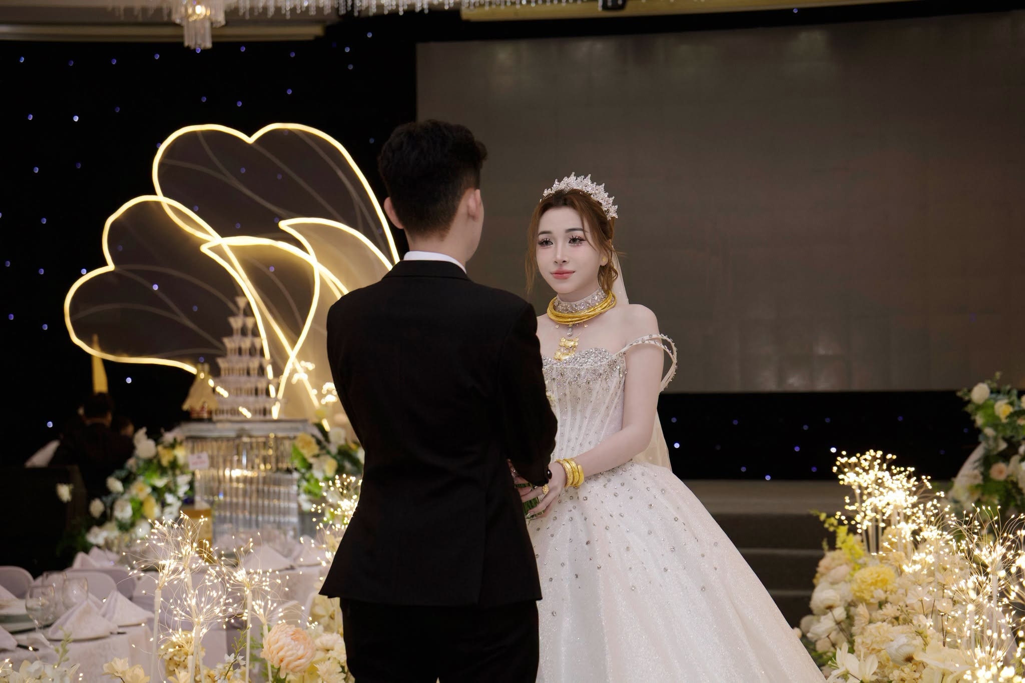Khi Hạnh Phúc Tìm Thấy Nhau Giữa Những Mùa Nắng Mưa