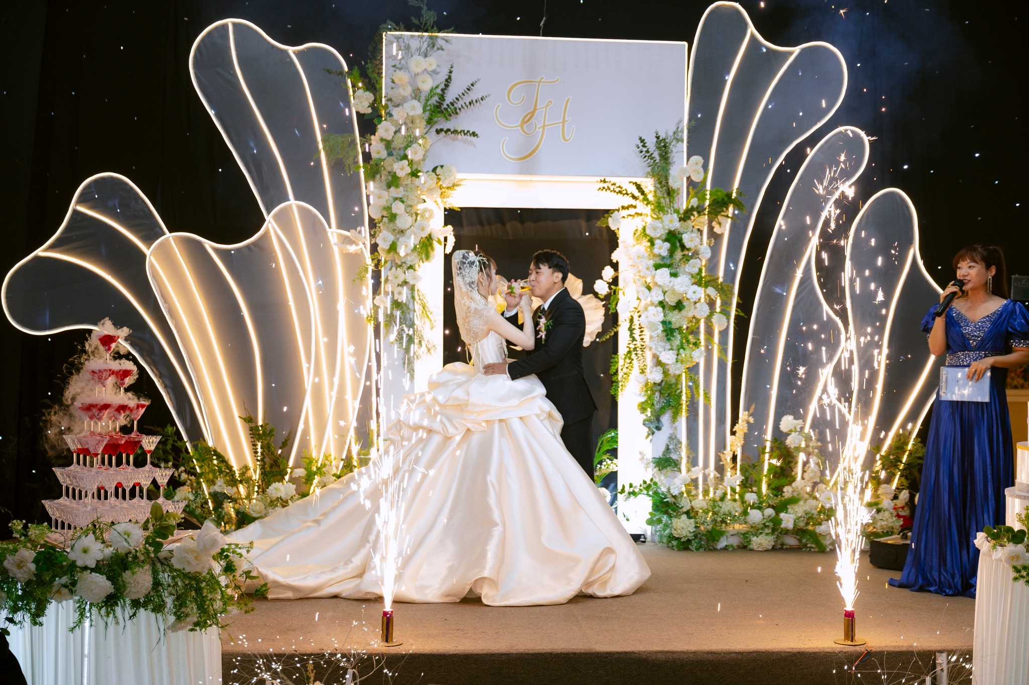 nghi thức rót rượu tình yêu tại sun palace