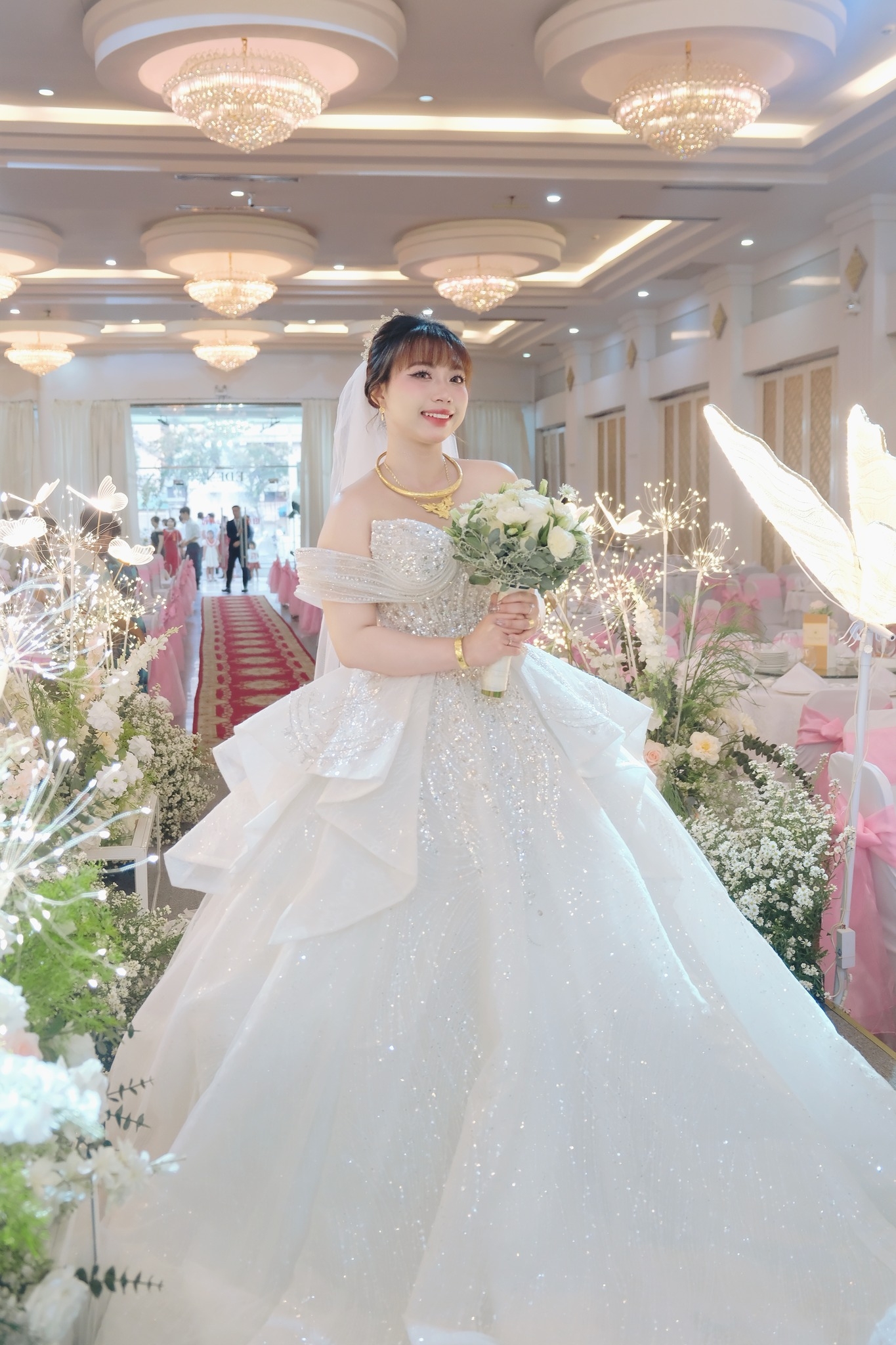 cô dâu bội như xinh đẹp trong chiếc váy cưới