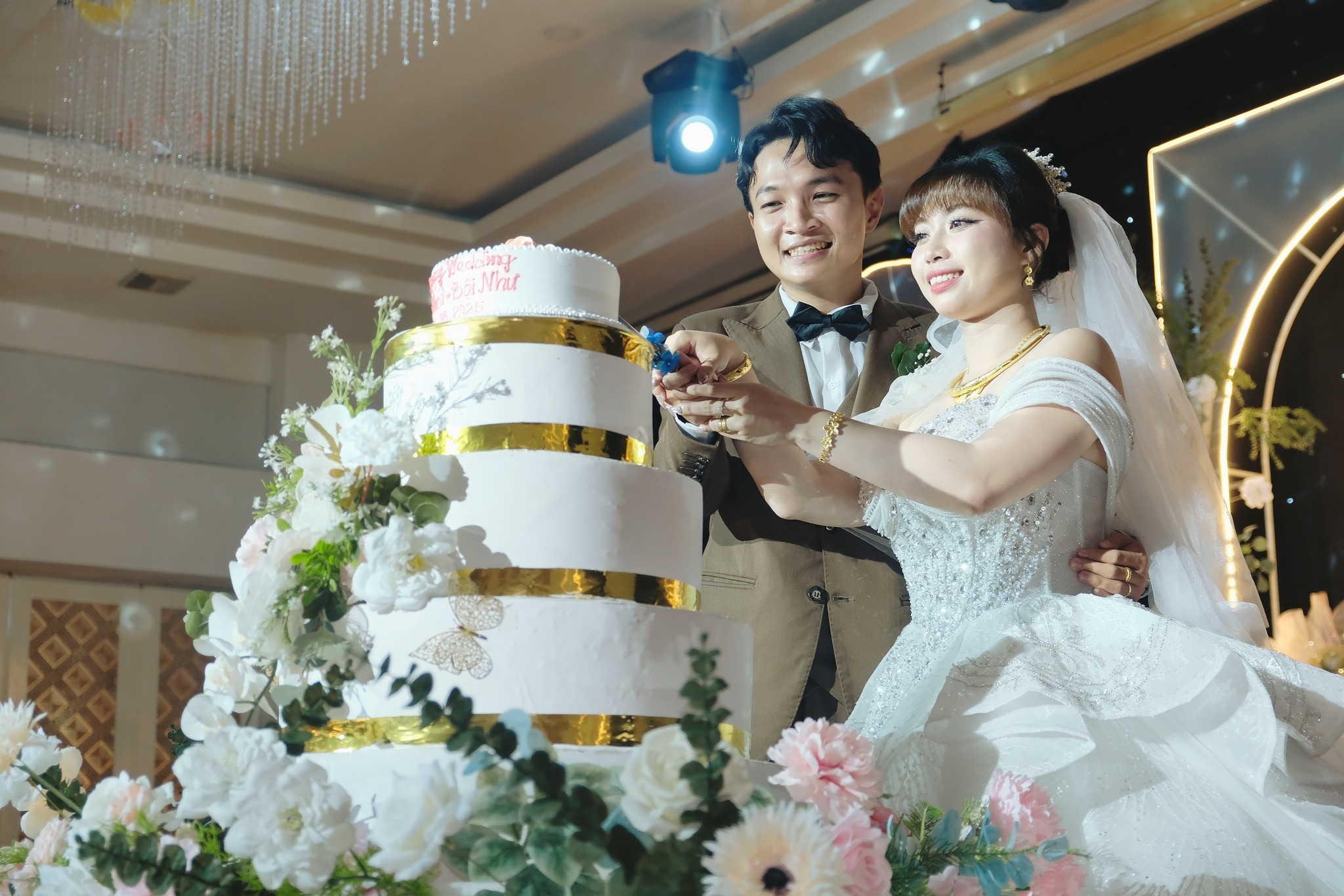 cắt bánh tình yêu tại sun palace