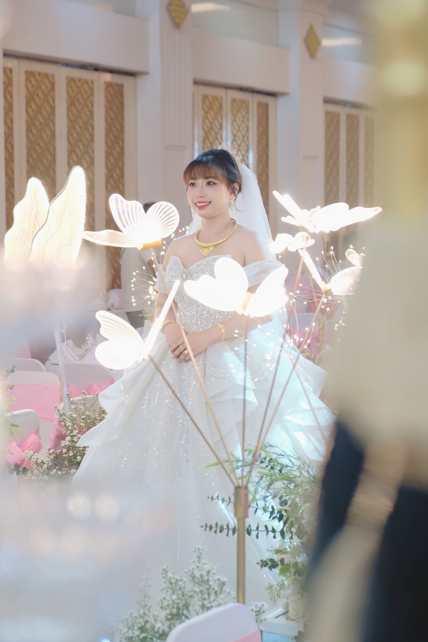 cô dâu bội như với nụ cười rạng rỡ tại sun palace