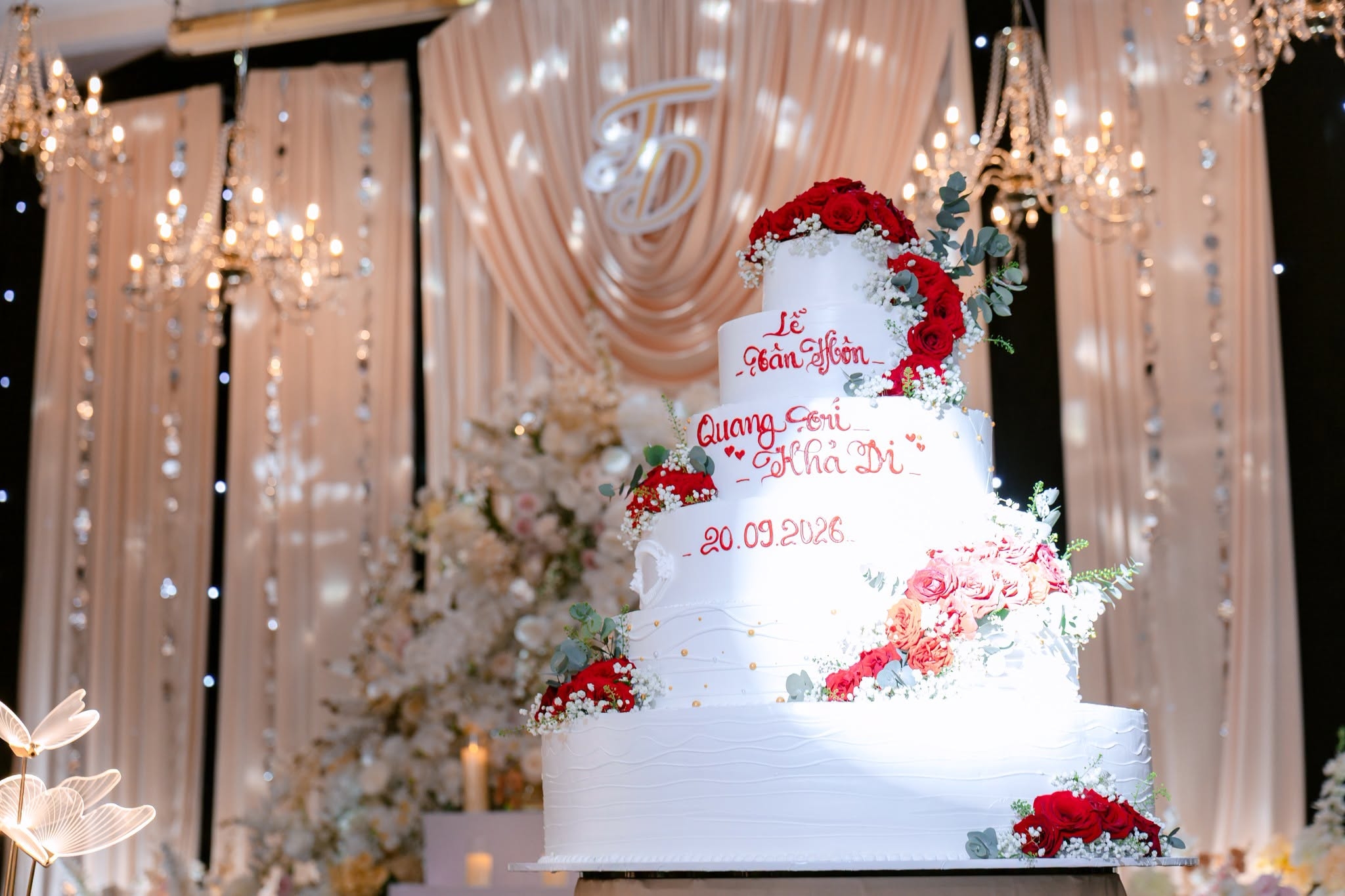 chiếc bánh kem cực đẹp tại Sun Palace