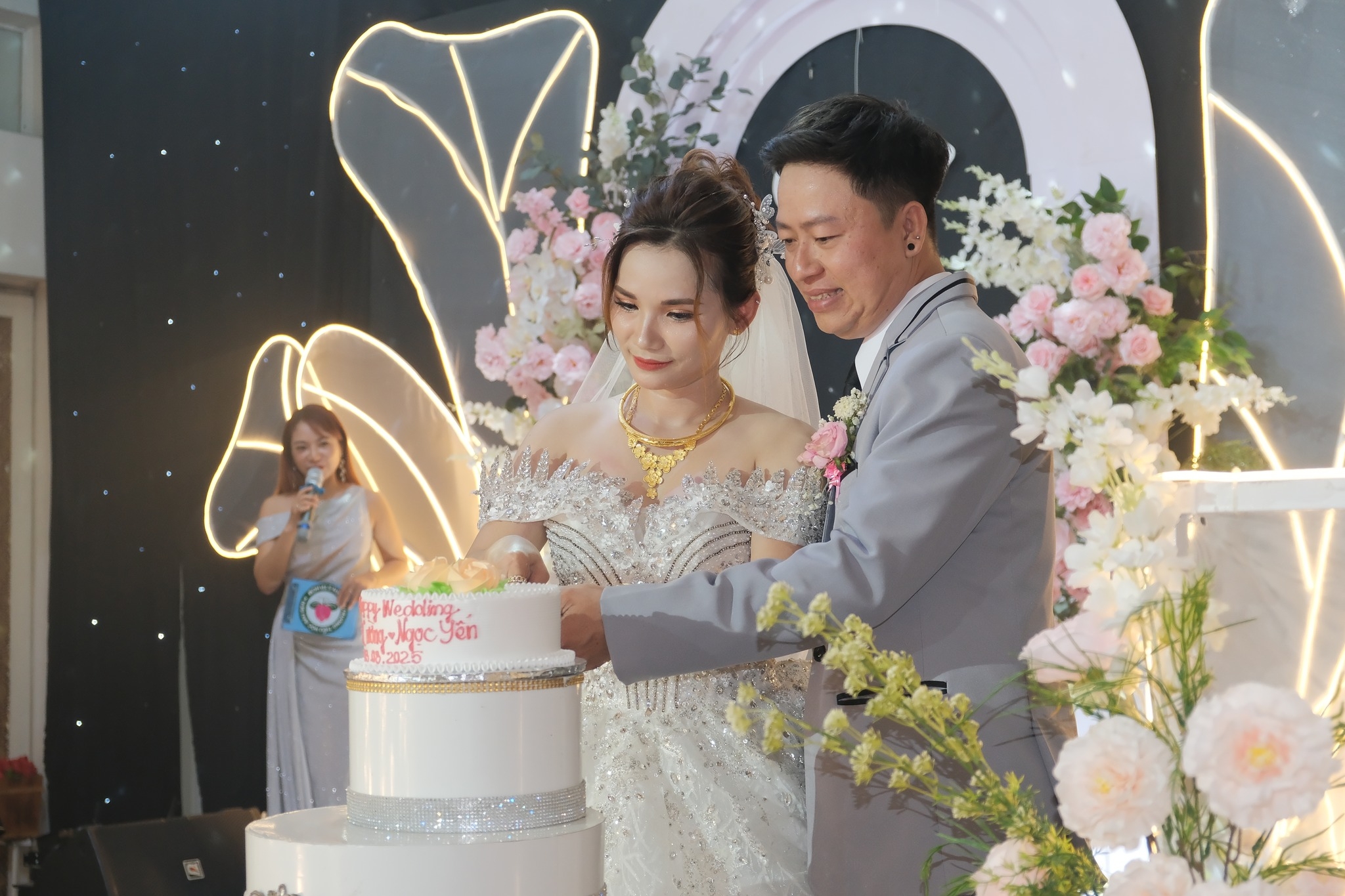 nghi thức cắt bánh tình yêu tại sun palace