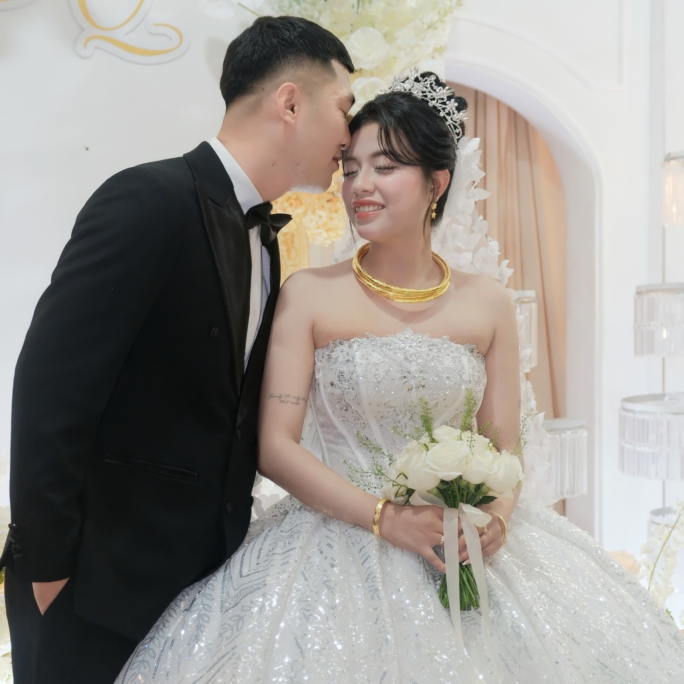 Niềm hạnh phúc không chỉ gói gọn trong cái nắm tay