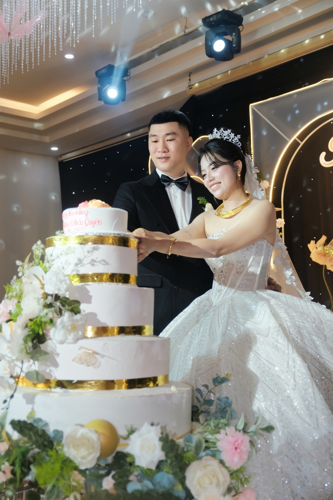 nghi thức cắt bánh tình yêu tại sun palace