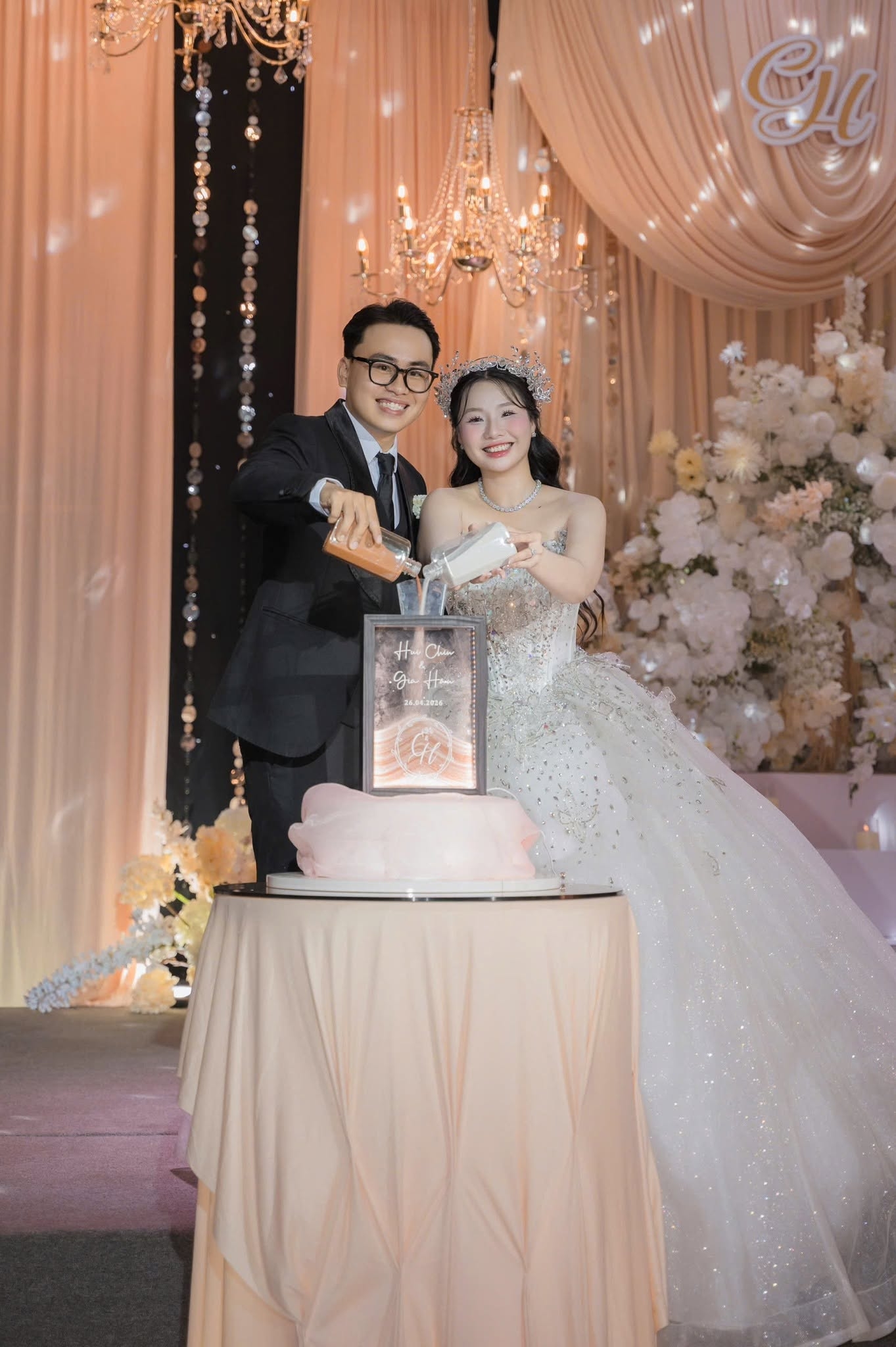 nghi thức rót cát tình yêu