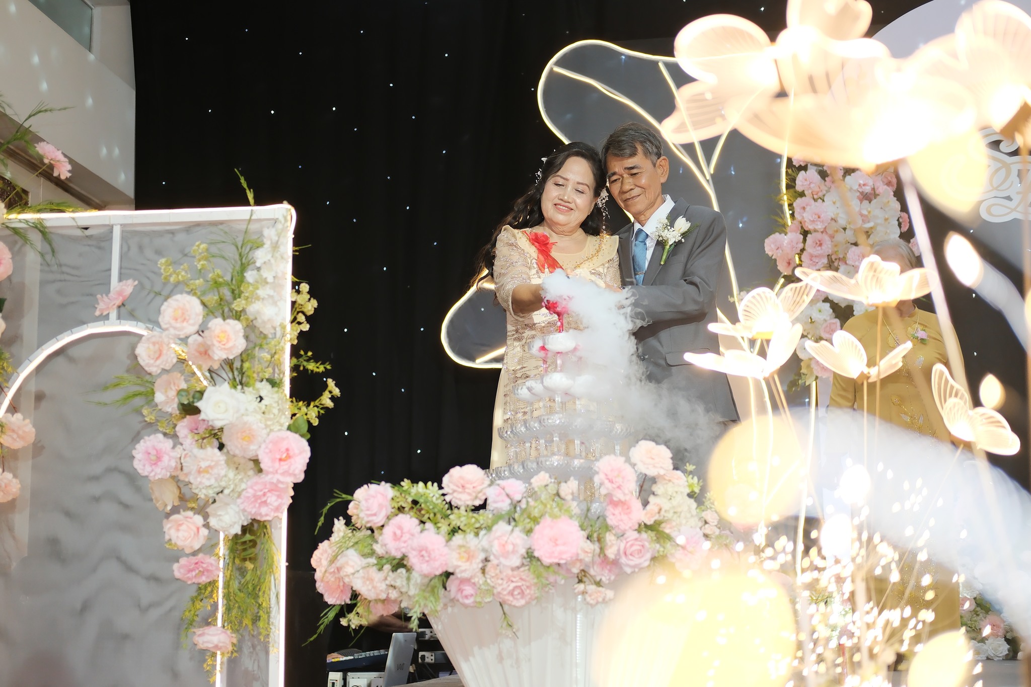 hình ảnh nghi thức rót rượu sun palace