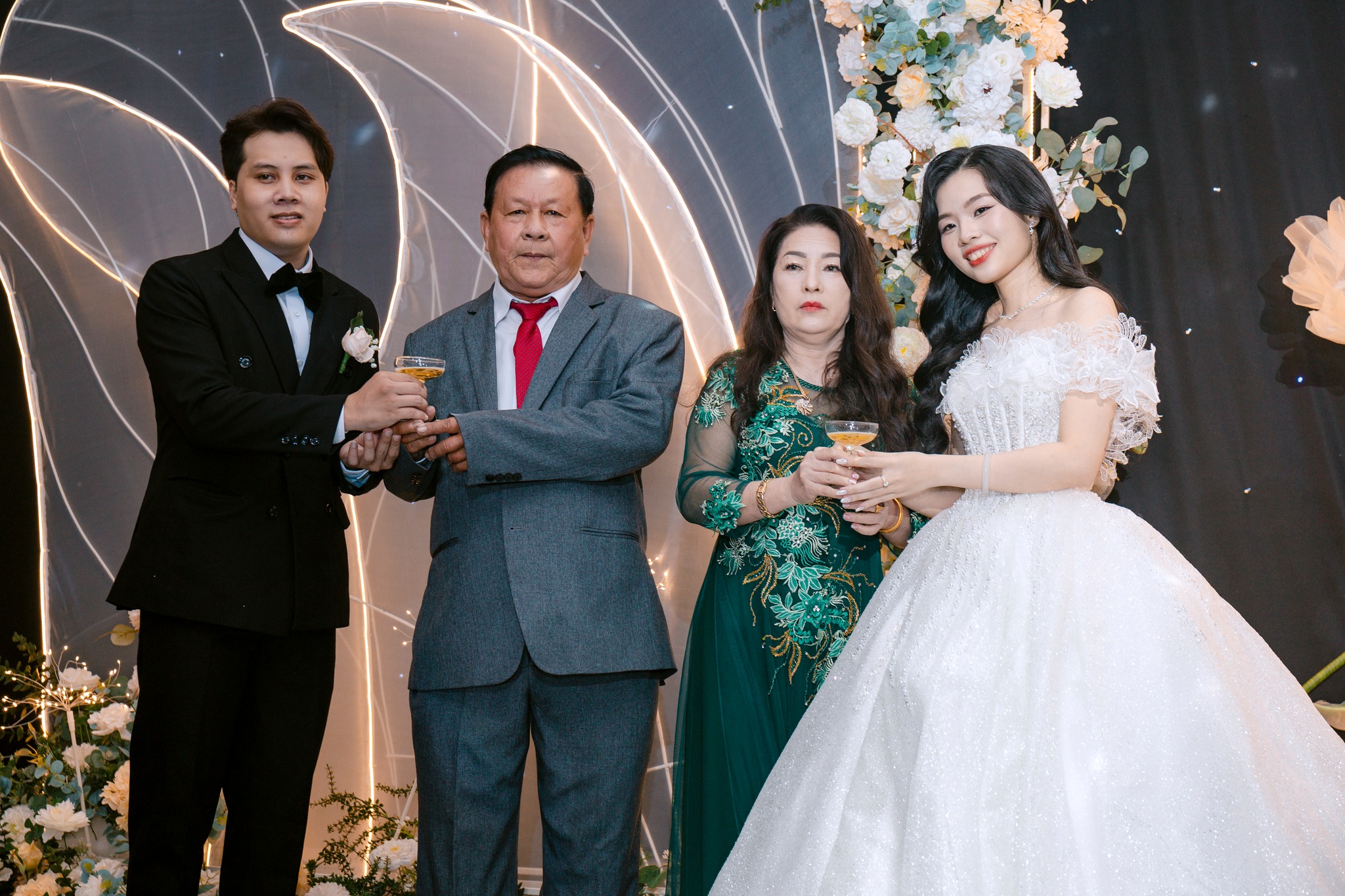 kính rượu nhà trai