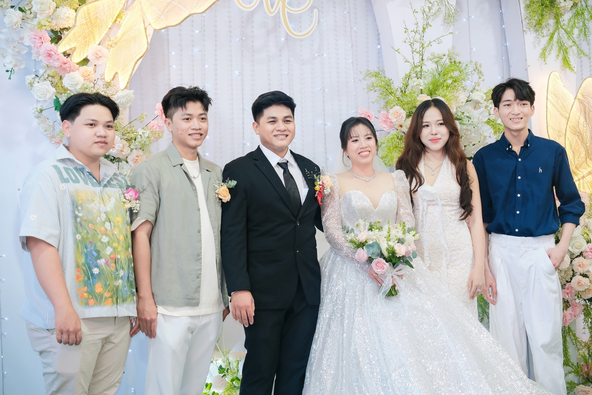 Tình Yêu Nhẹ Nhàng Như Suối Mạnh Mẽ Như Sông