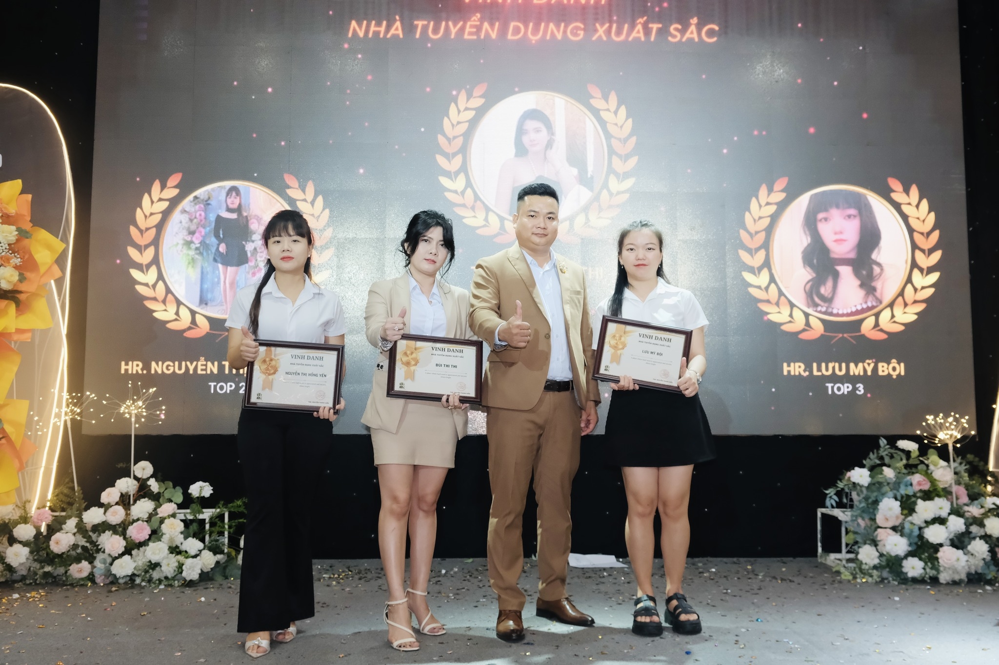 ảnh chụp lưu niệm trao giải 7