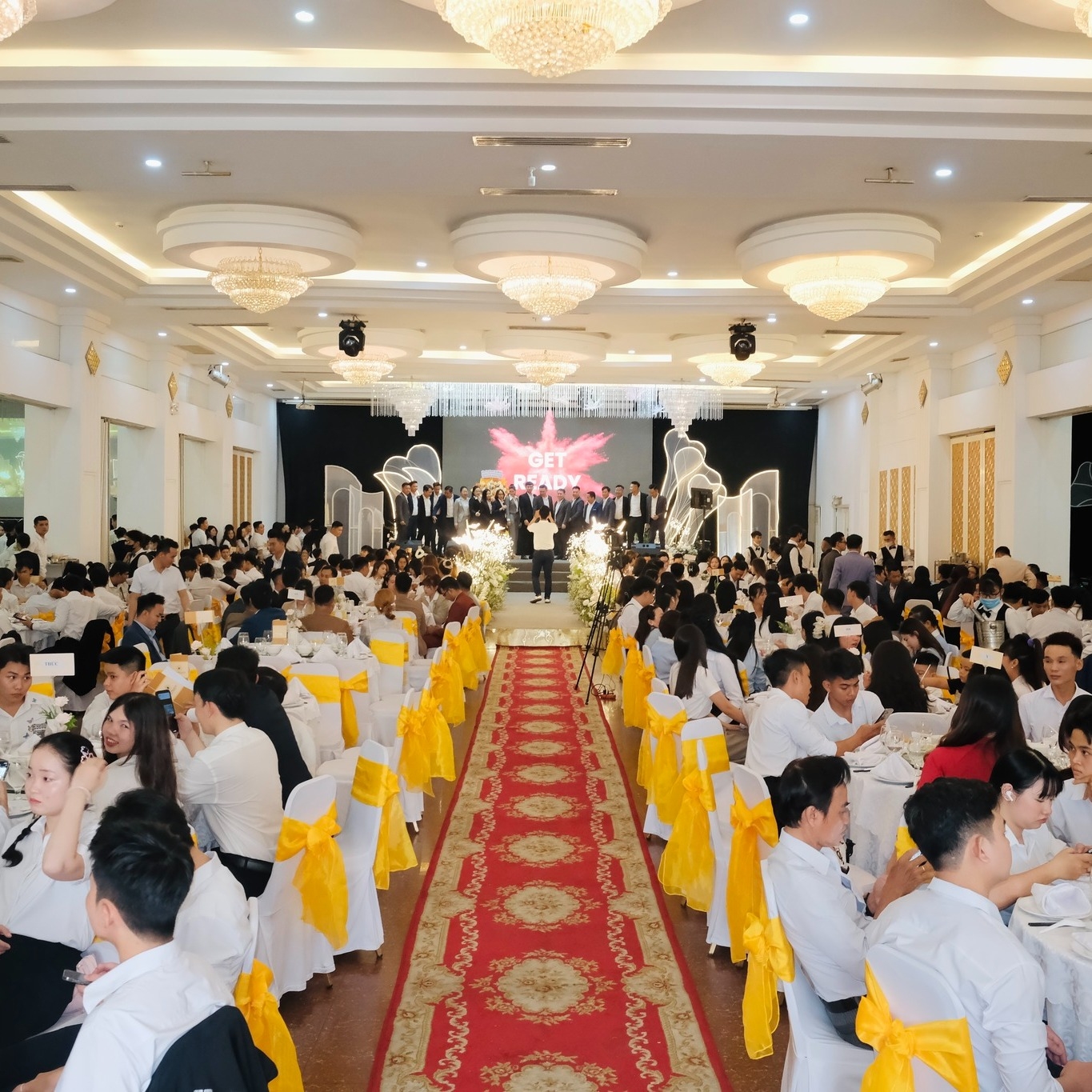 khuôn viên sảnh eden tổ chức hội nghị
