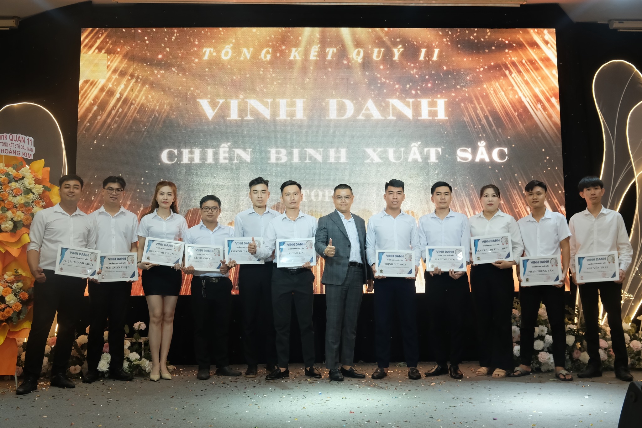 ảnh chụp lưu niệm trao giải 3