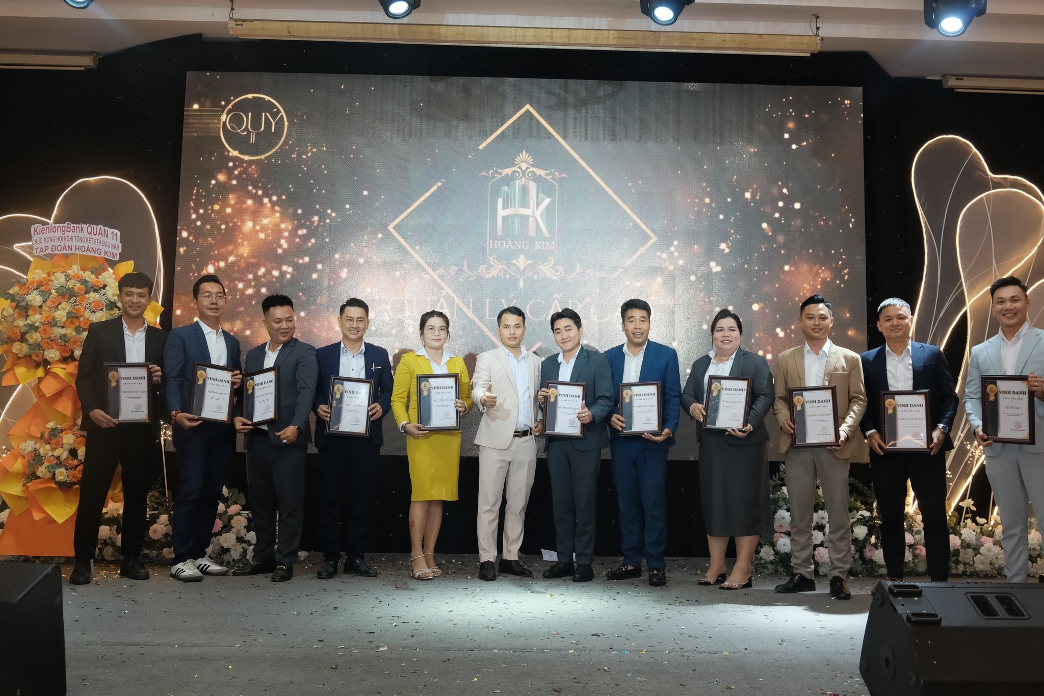 ảnh chụp lưu niệm trao giải 4